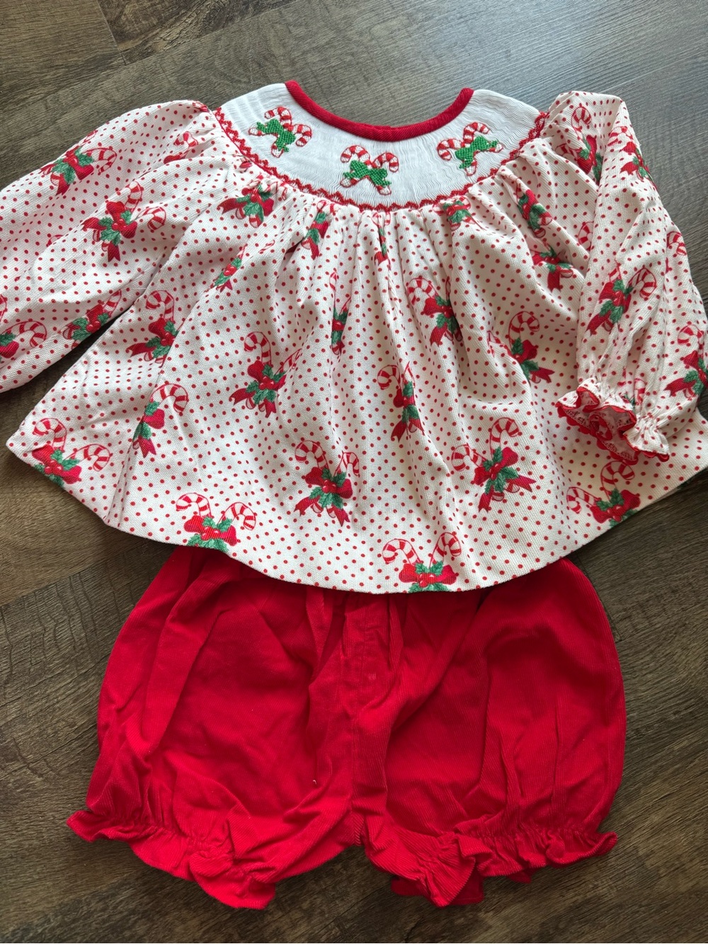 Brand: Busy Bee Smocks Holiday Candy Cane Bubble Set - Red & White